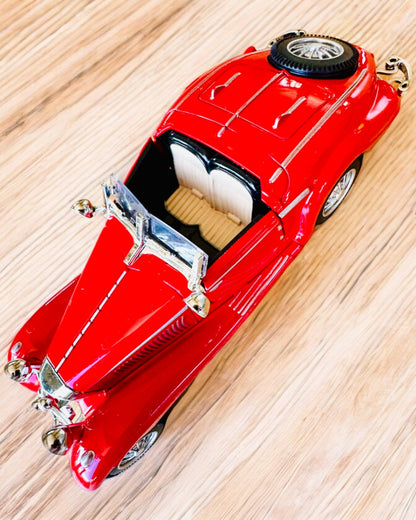Miniatyrmodell av klassiska retrobilar - möjlighet till personlig anpassning som present med gravyr, 3 varianter att välja mellan