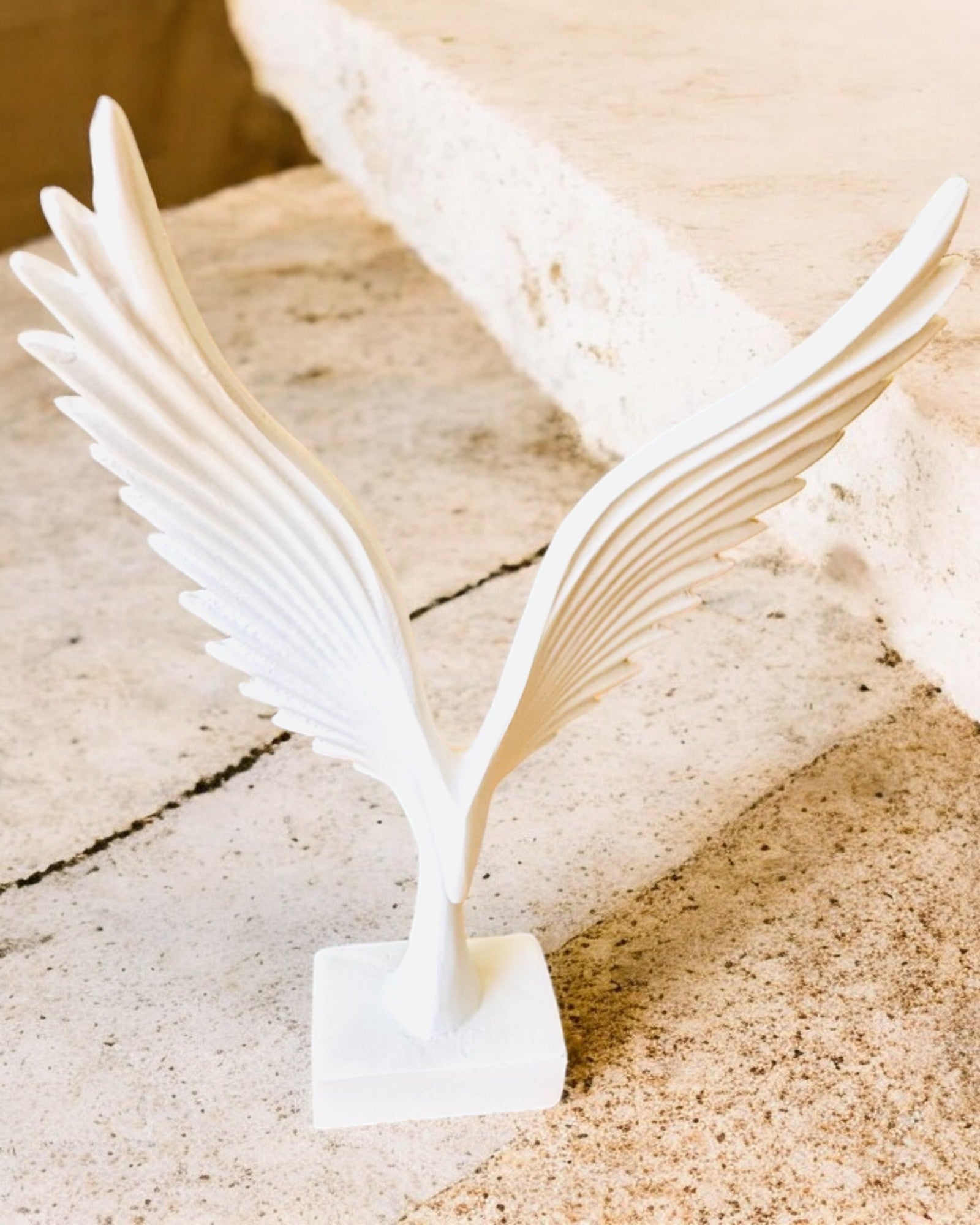 Elegant änglavingefigur 15 cm hög – "Skridskande Väktare", möjlighet till personlig gravyr som present, personalisering, 2 färgvarianter
