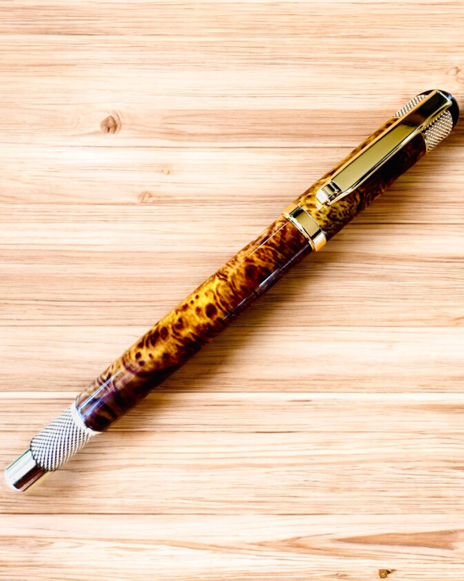 Elegant penna "Majestic" med möjlighet till personalisering som present, 2 färgvarianter att välja mellan