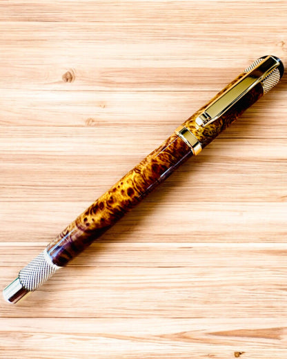 Elegant penna "Majestic" med möjlighet till personalisering som present, 2 färgvarianter att välja mellan