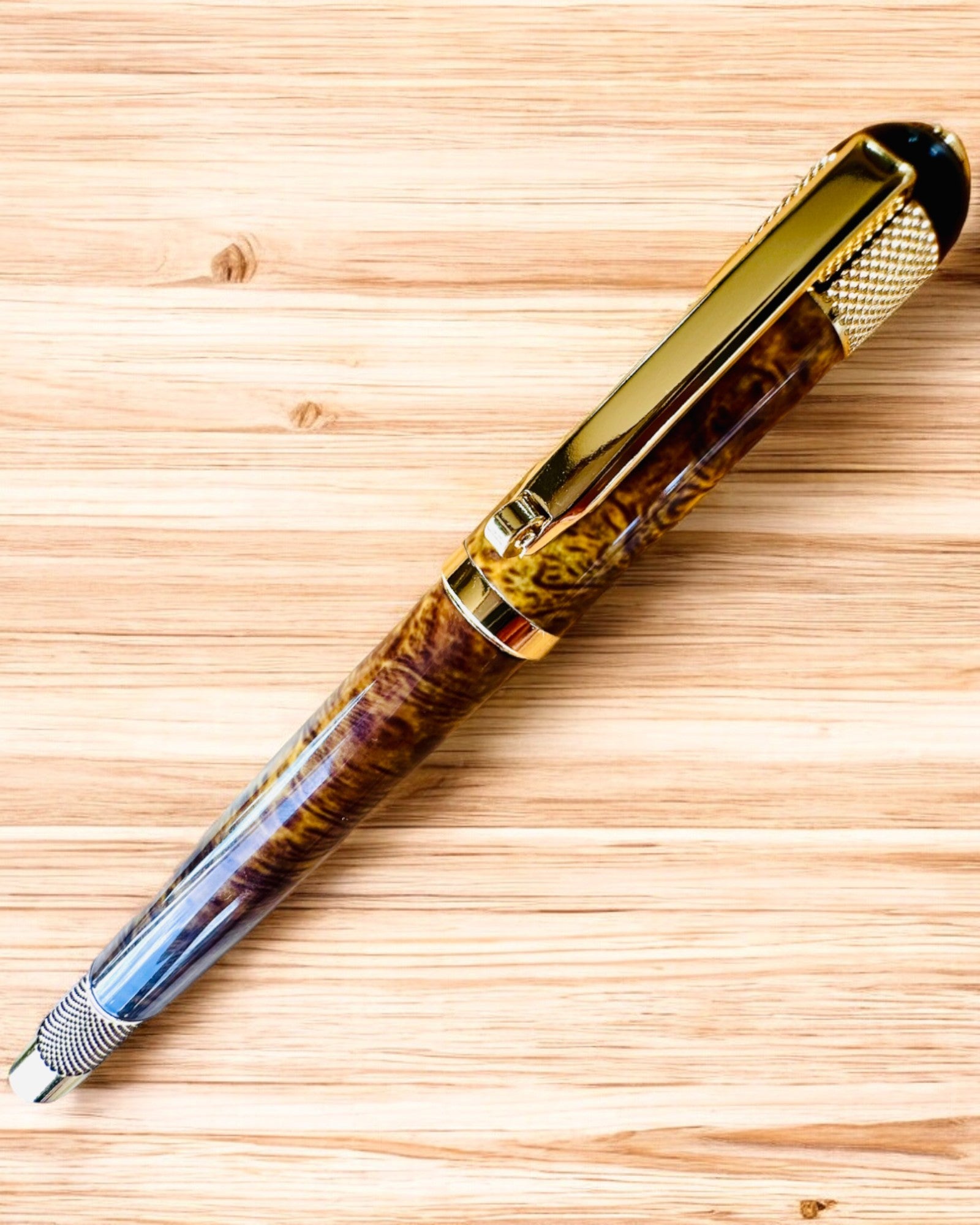 Elegant penna "Majestic" med möjlighet till personalisering som present, 2 färgvarianter att välja mellan