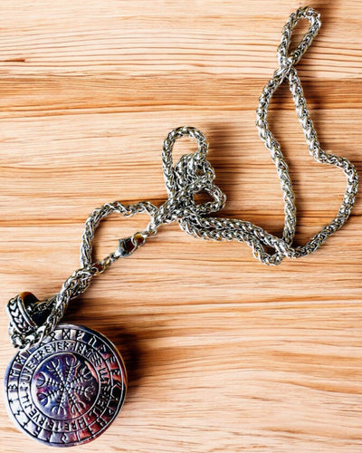 Halsband "Livets Träd" i rostfritt stål med personalisering, med symbolen Aegishjalmur, (Skräckhjälm)