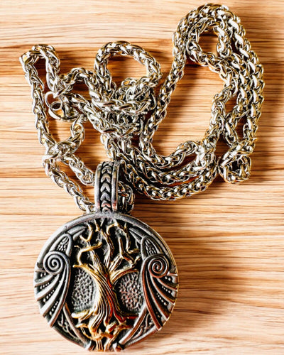 Halsband "Livets Träd" i rostfritt stål med personalisering, med symbolen Aegishjalmur, (Skräckhjälm)