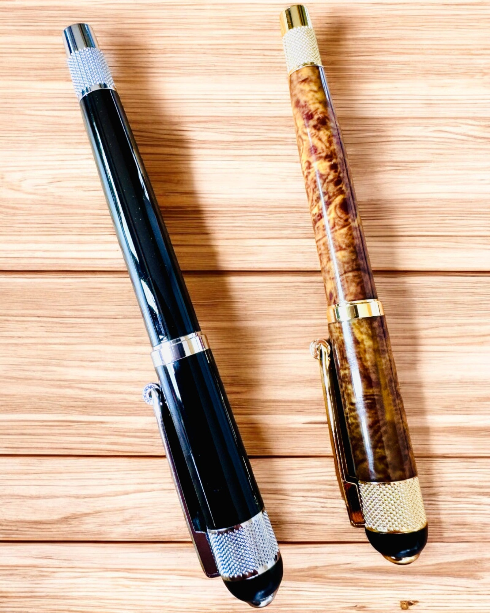 Elegant penna "Majestic" med möjlighet till personalisering som present, 2 färgvarianter att välja mellan