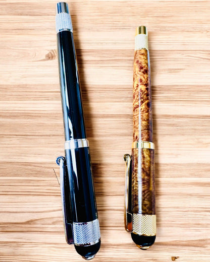 Elegant penna "Majestic" med möjlighet till personalisering som present, 2 färgvarianter att välja mellan