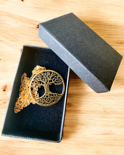 Halsband "Livets Träd" i Rostfritt Stål - personalisering med gravyr, 2 färgvarianter