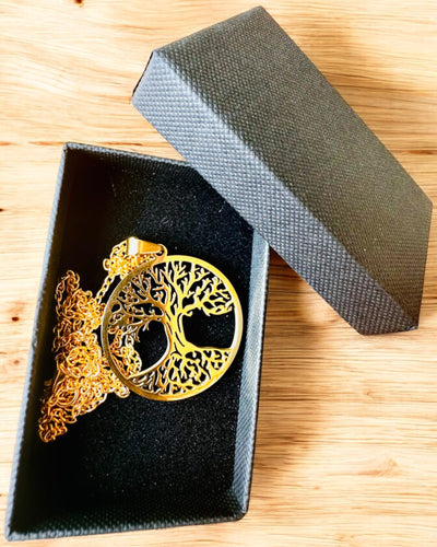 Halsband "Livets Träd" i Rostfritt Stål - personalisering med gravyr, 2 färgvarianter