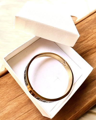 Armband "Czas Elegancji" - guld färg Rostfritt Stål med Romerska Siffror, möjlighet till personlig gravyr