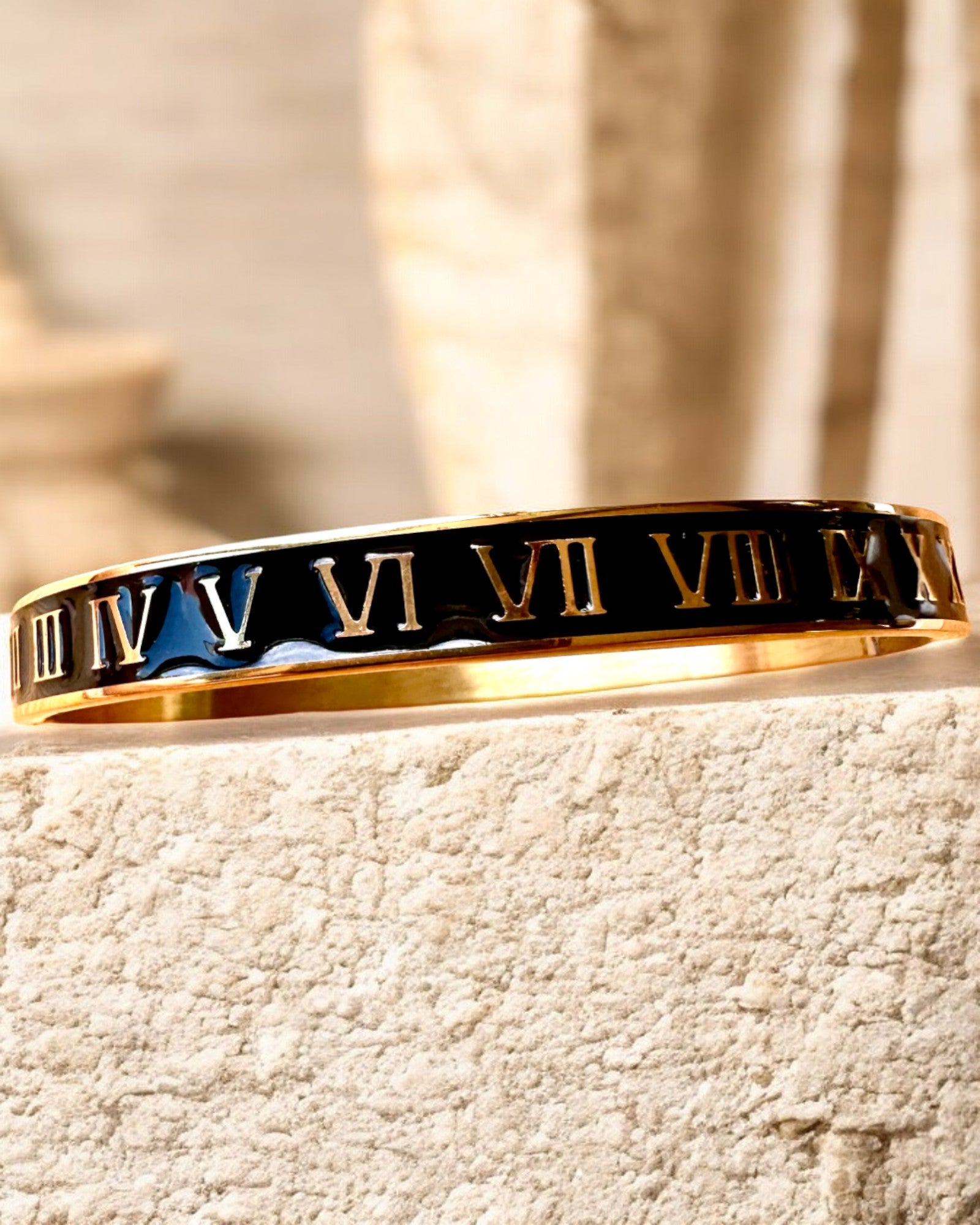 Armband "Czas Elegancji" - guld färg Rostfritt Stål med Romerska Siffror, möjlighet till personlig gravyr