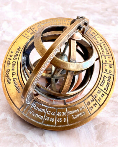 Mässingsarmill "AstroGlobe" 13 cm hög, Handgjord med Graveringsalternativ, kontorsdekoration