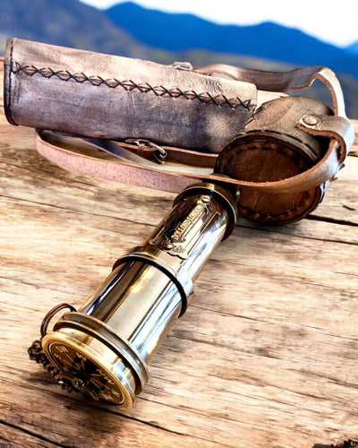 Premiumkikare "Voyager" med graverad kikare och fodral av äkta läder, möjlighet till personlig gravyr som present