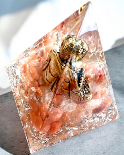 Piramidka Energetyczna "Medytacja Spokoju" med ädelstenar