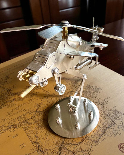 Metallmodell Helikopter "SkyRider" – Justerbart Skrivbordsställ med personlig gravyr som present