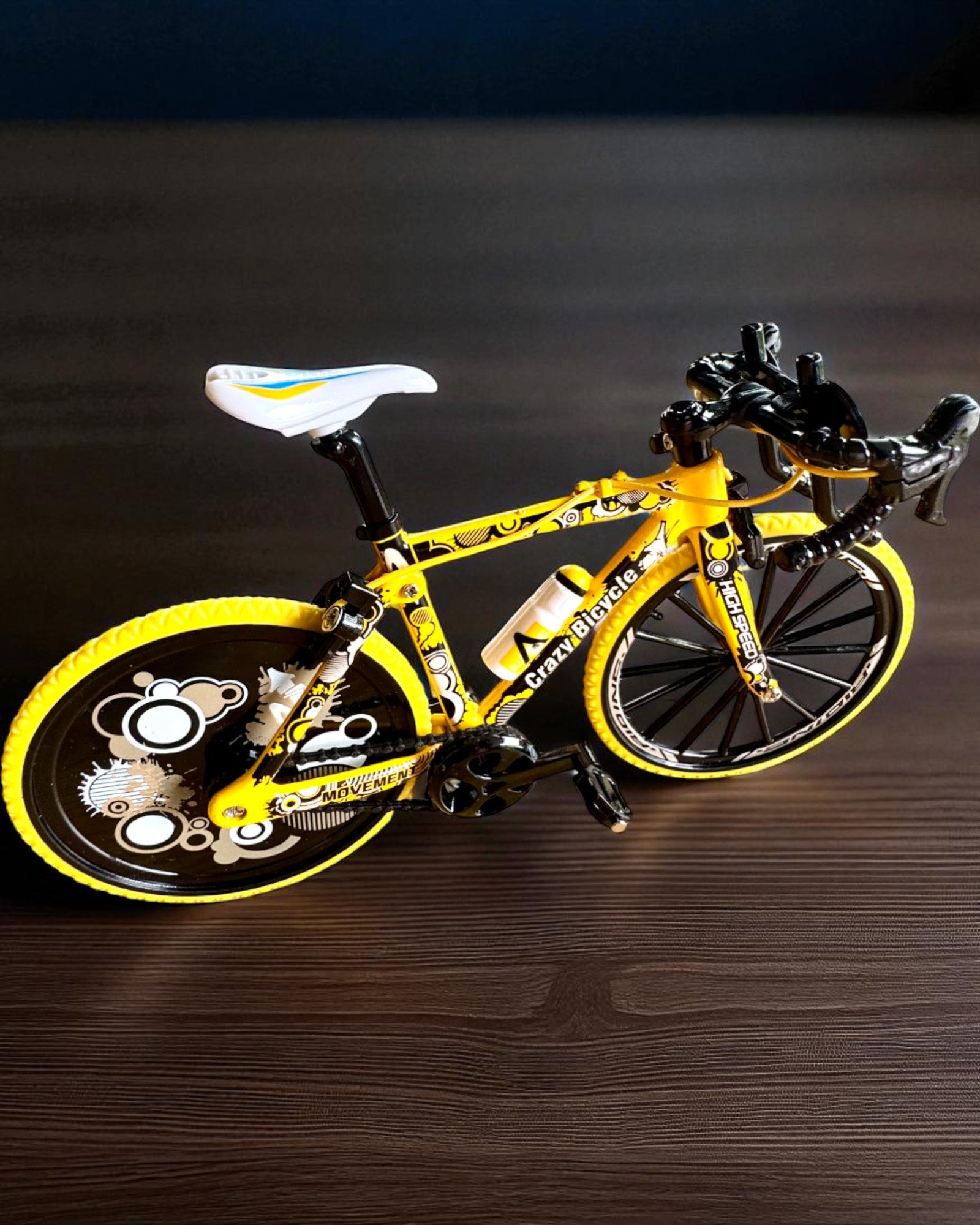 Miniatyrmodell i metall av samlarcykel "Speed Rider 1.2" – personalisering med gravyr som present, 2 färgvarianter