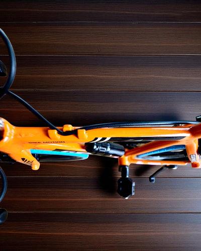 Miniatyrmodell i metall av samlarcykel "Speed Rider 1.2" – personalisering med gravyr som present, 2 färgvarianter