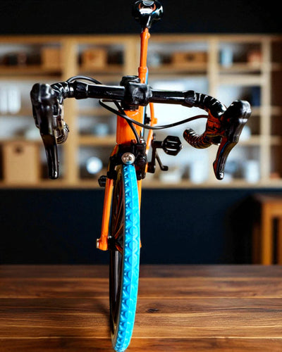 Miniatyrmodell i metall av samlarcykel "Speed Rider 1.2" – personalisering med gravyr som present, 2 färgvarianter