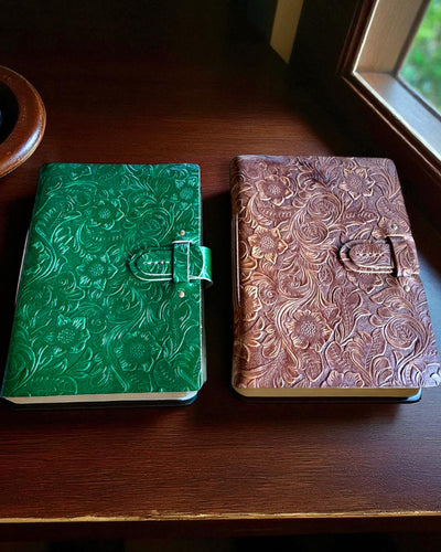 Läderanteckningsbok Vintage "Floralis" – handpräglad, 400 sidor, möjlighet till gravyr, 2 varianter