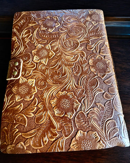 Läderanteckningsbok Vintage "Floralis" – handpräglad, 400 sidor, möjlighet till gravyr, 2 varianter