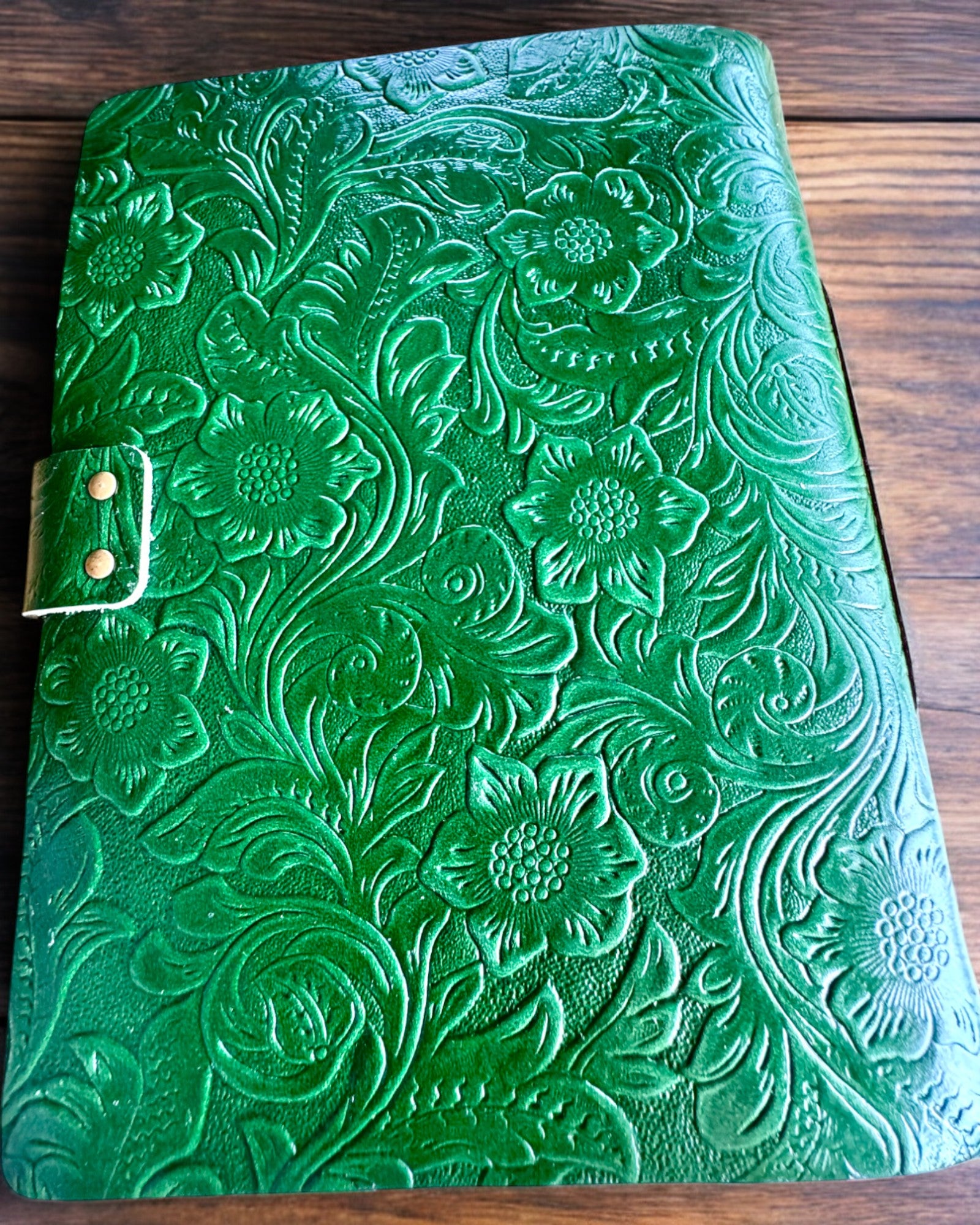 Läderanteckningsbok Vintage "Floralis" – handpräglad, 400 sidor, möjlighet till gravyr, 2 varianter