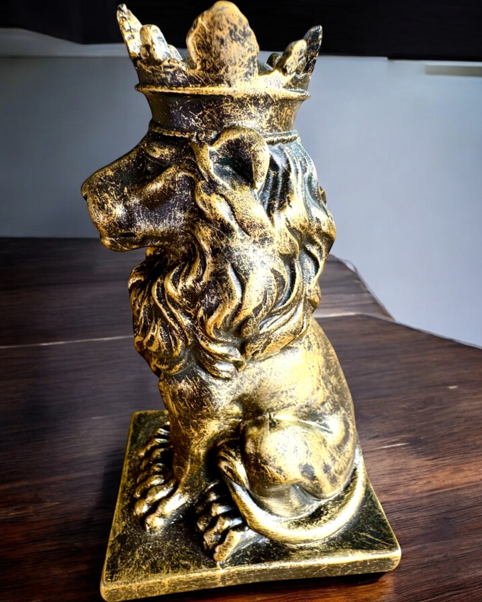 Lejonkungen – Kompakt 14.5 cm dekorativ figur med graveringsalternativ som present