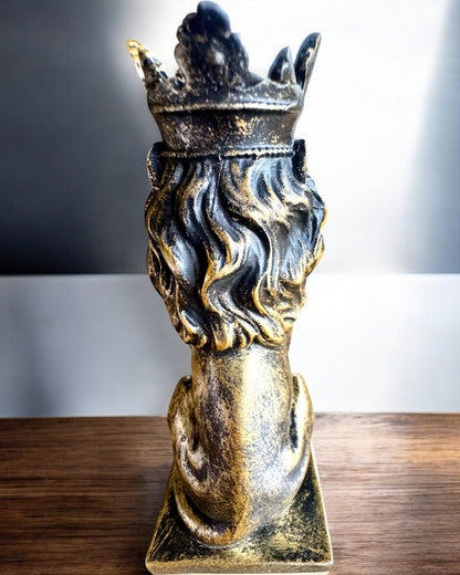 Lejonkungen – Kompakt 14.5 cm dekorativ figur med graveringsalternativ som present