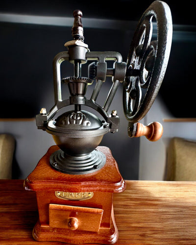 Retro kaffekvarn "Vintage Café" 27 cm hög, med möjlighet till personlig gravyr som present