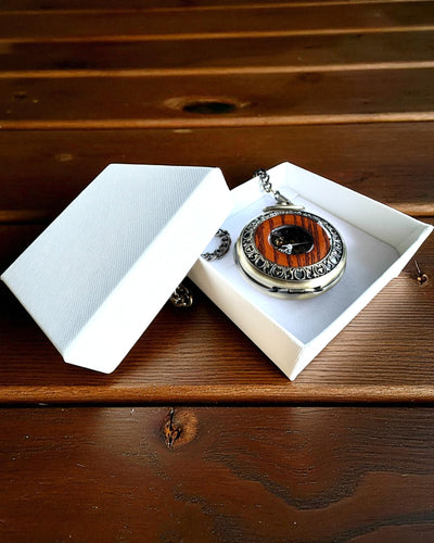 Fickur „Veritas Tempus” – mekanisk tidmätare med möjlighet till gravyr som present, 2 varianter att välja mellan