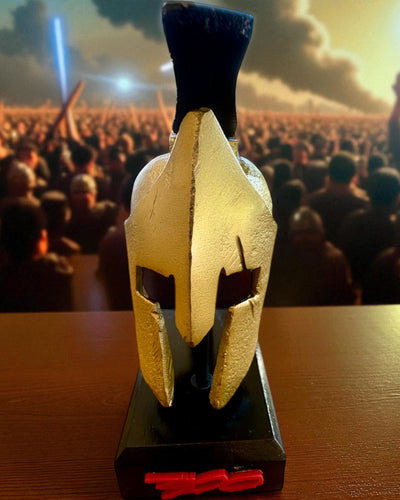 Spartanhjälm Premium – handgjord dekorativ skulptur, möjlighet till gravyranpassning som present