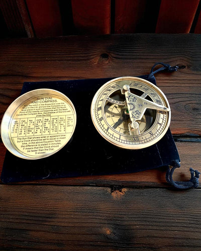 Solkompass Voyager 7cm – mässings solur med kompass, personalisering med gravyr som present