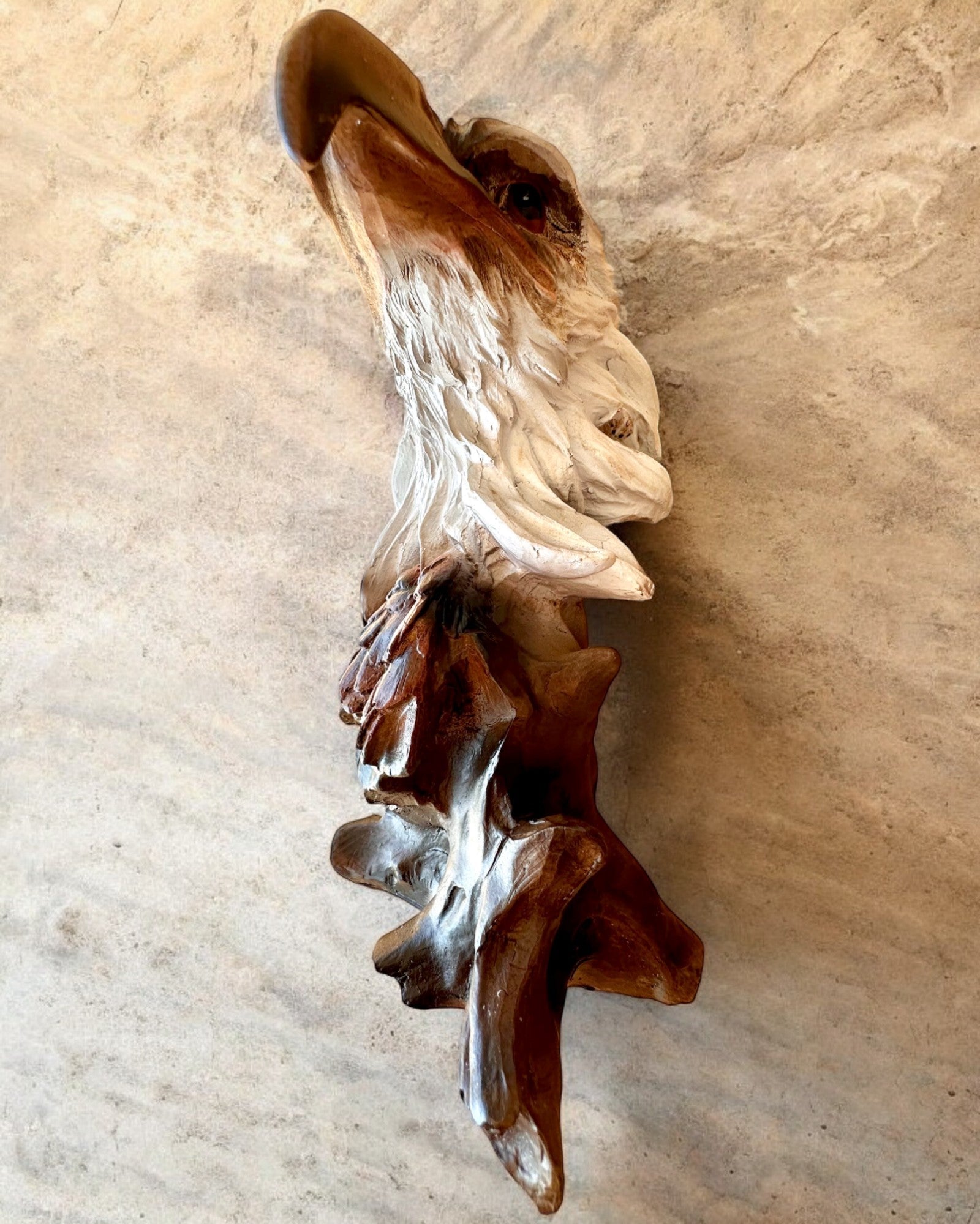 "Orzeł Wolności" - Skulptur i harts med möjlighet till gravyr som present, 26,5 cm hög