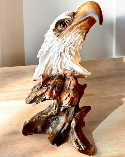 "Orzeł Wolności" - Skulptur i harts med möjlighet till gravyr som present, 26,5 cm hög