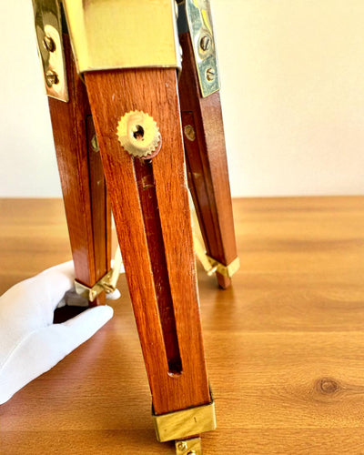 Himlakroppslampa på Träställ 41 cm, möjlighet till personlig gravyr som present