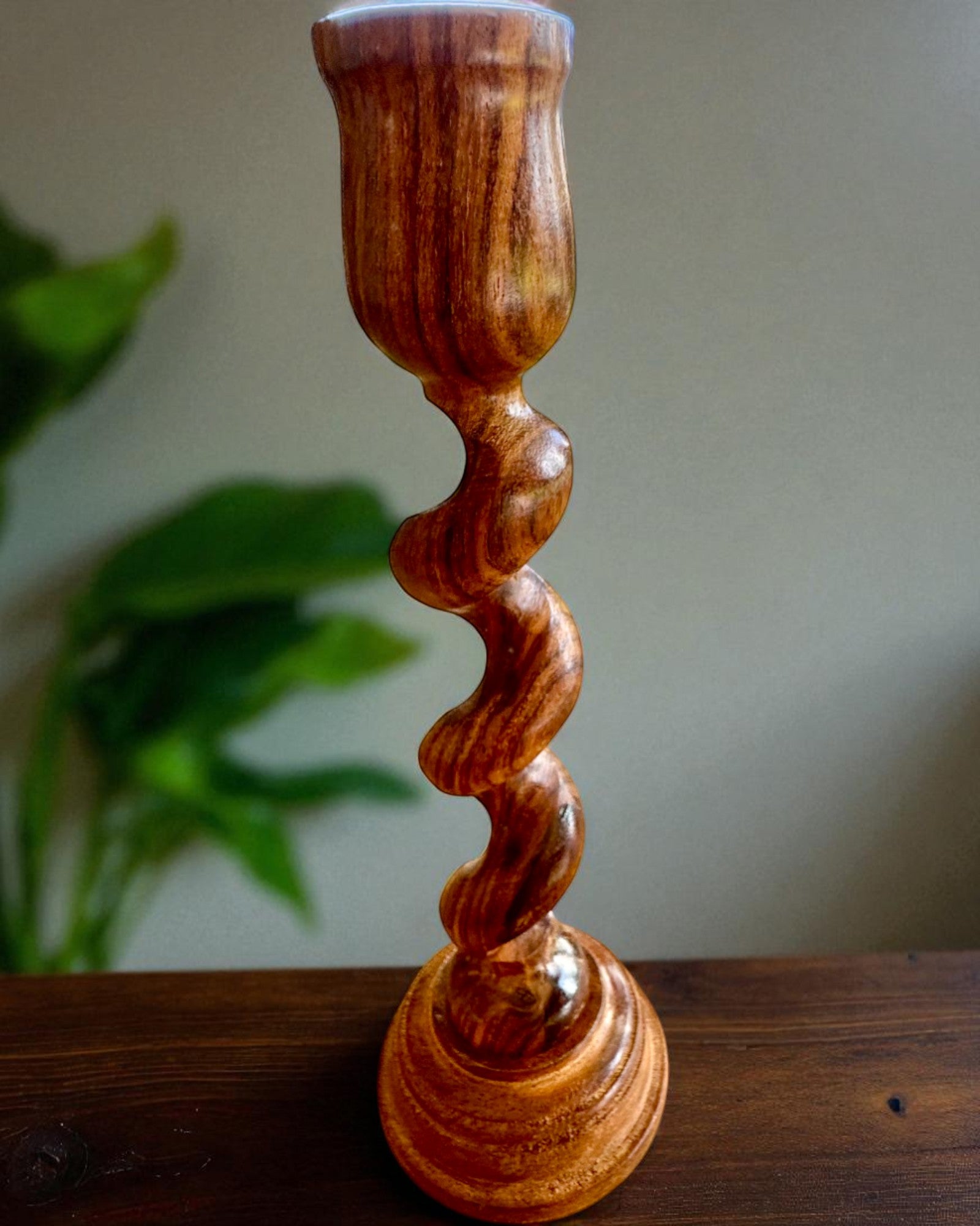 Set med 3 ljusstakar "Spiralne Ljus" 25 cm höjd, möjlighet till anpassning med gravyr som present