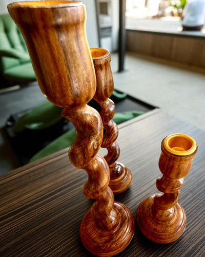 Set med 3 ljusstakar "Spiralne Ljus" 25 cm höjd, möjlighet till anpassning med gravyr som present