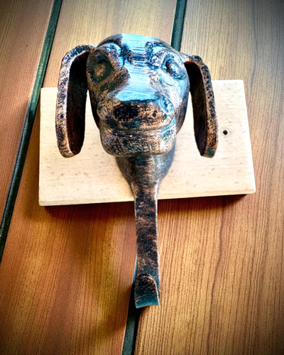 Mässingskrok Hundvän, handgjord, möjlighet till anpassning med gravyr på trä