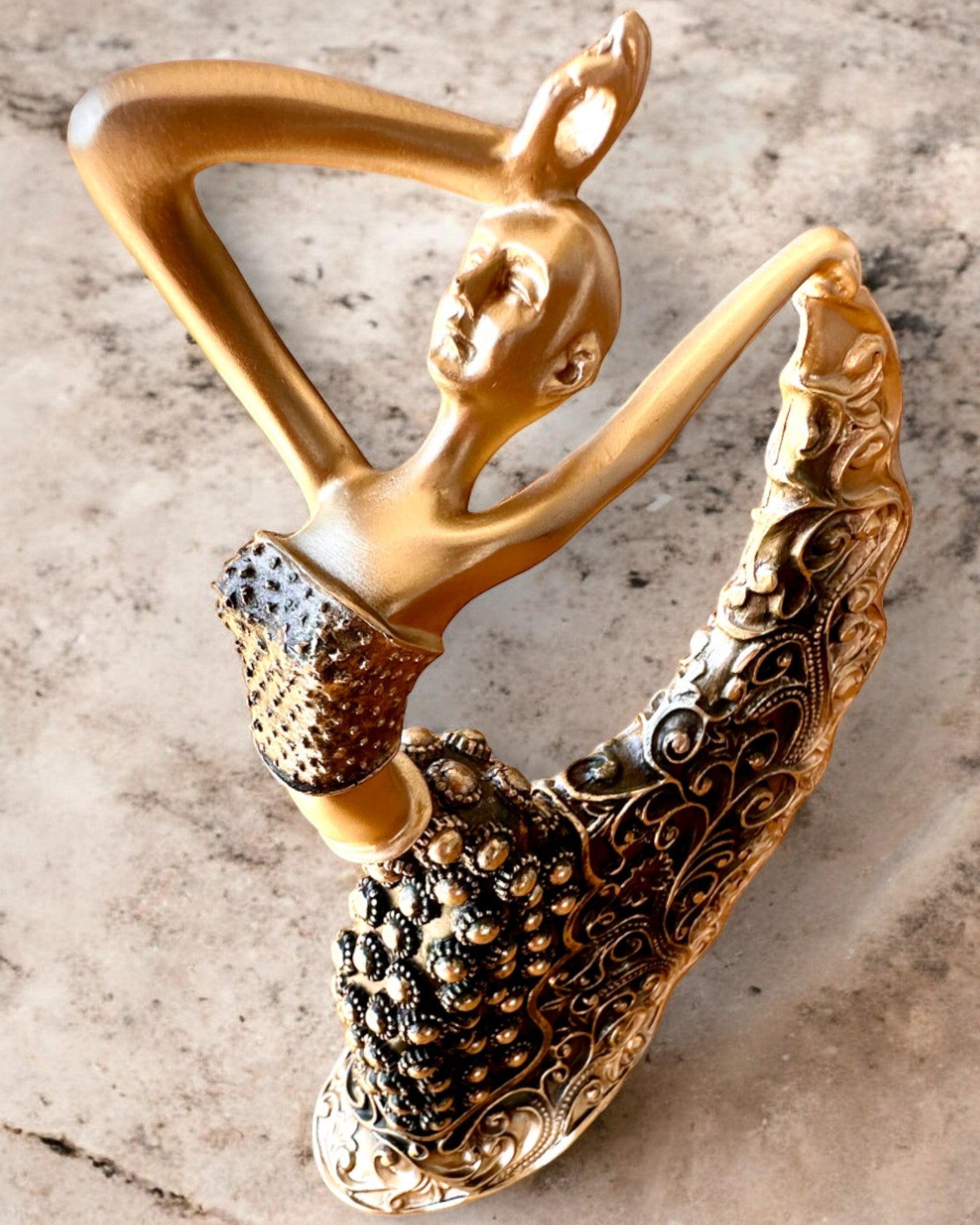 Elegant skulptur "Tancerka Złotego Blasku", 29 cm hög, med möjlighet till gravyr som present