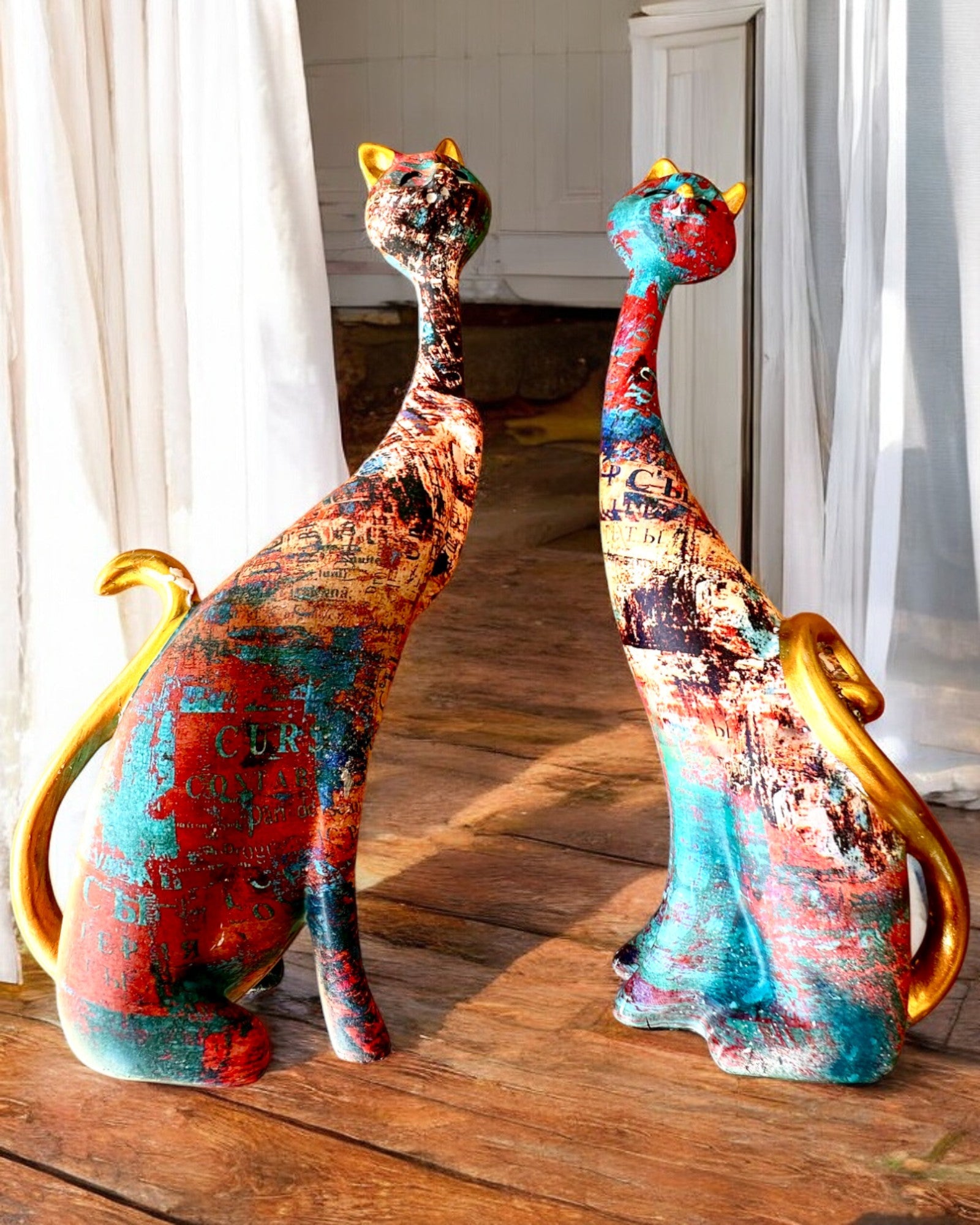Abstrakta Kattfigurer "ArtCats", Handmålade, Harts – 25 cm, 2 st.