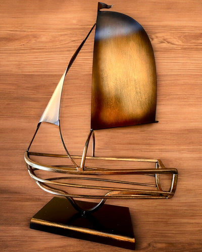 Metallvinställ 45 cm högt, "Sjömansfantasi" - i form av ett segelfartyg med möjlighet till gravyr som present