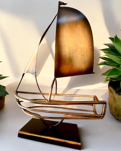 Metallvinställ 45 cm högt, "Sjömansfantasi" - i form av ett segelfartyg med möjlighet till gravyr som present
