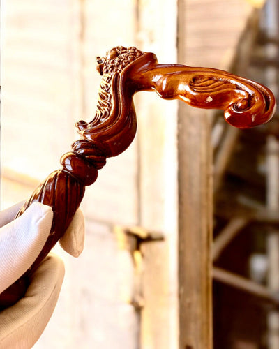 Promenadkäpp 'Käpp "Djungelkungen", trä, möjlighet till personlig gravyr'