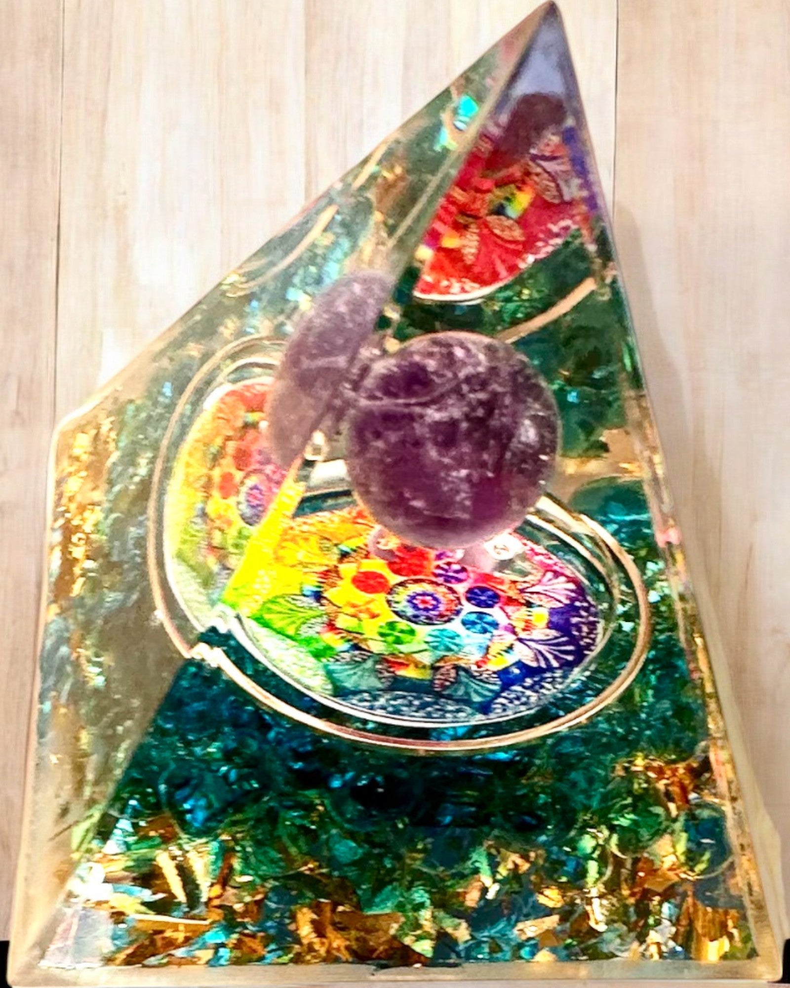 Orgonitisk energipyramid "Mystic Aura"