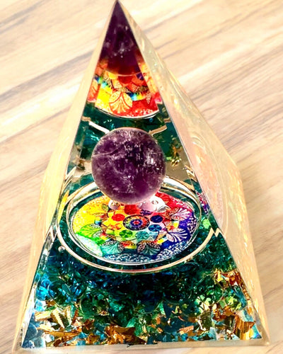 Orgonitisk energipyramid "Mystic Aura"