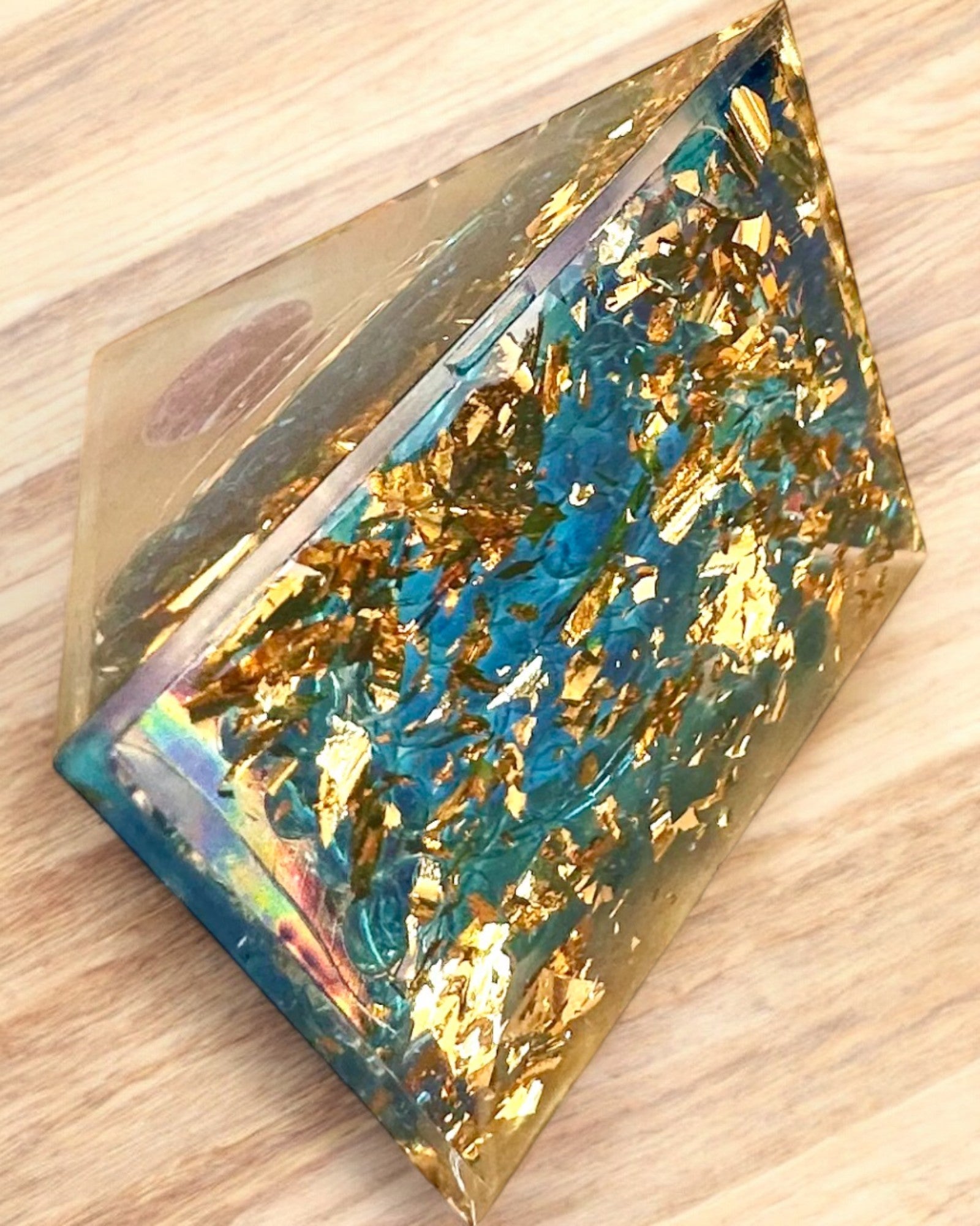 Orgonitisk energipyramid "Mystic Aura"