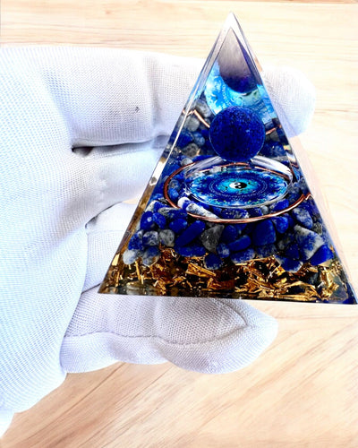 Orgonitisk energipyramid "Zenith" med Lapis Lazuli, perfekt som present