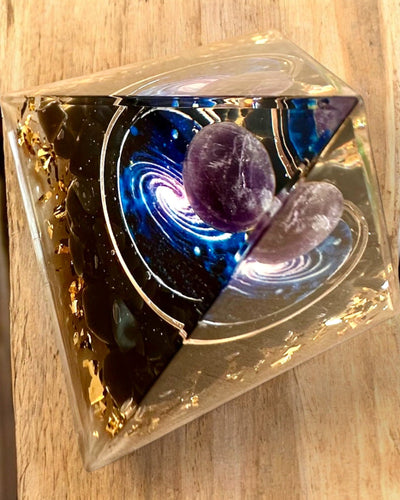 Orgonitisk energipyramid "Kosmisk Pyramid" Galaktisk Essens, som present