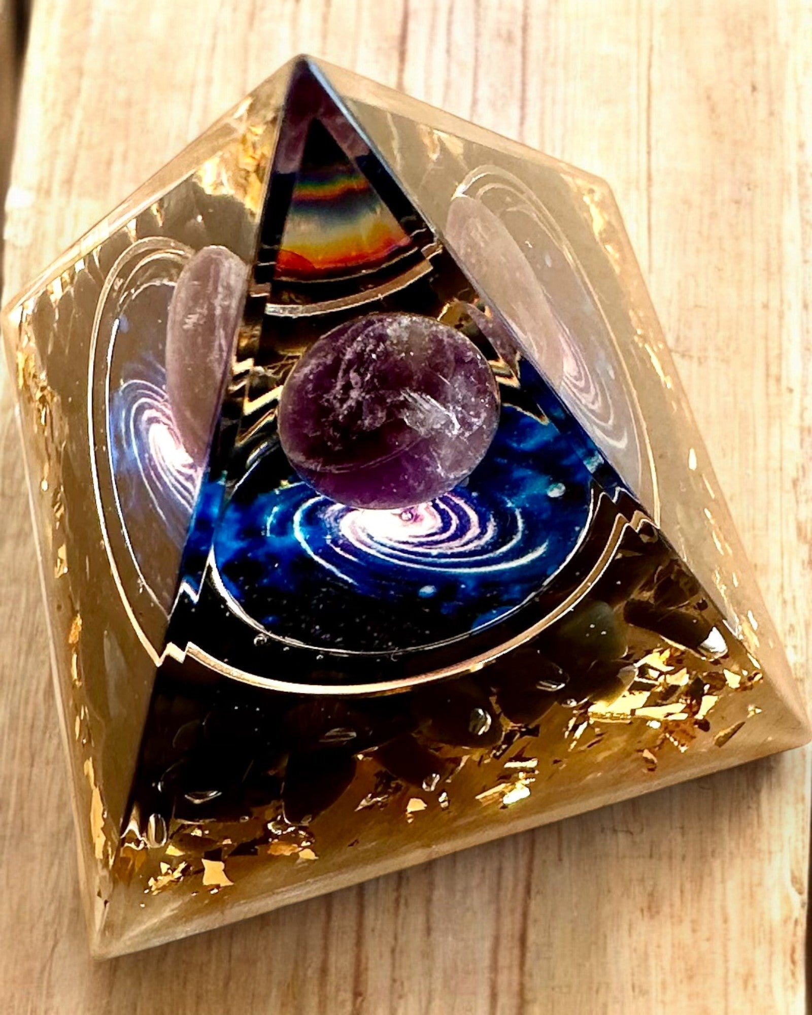 Orgonitisk energipyramid "Kosmisk Pyramid" Galaktisk Essens, som present