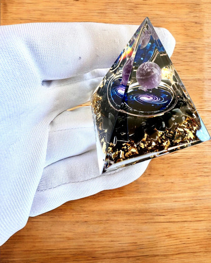 Orgonitisk energipyramid "Kosmisk Pyramid" Galaktisk Essens, som present