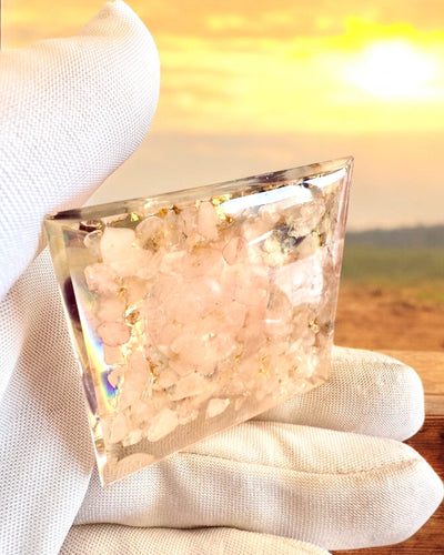 Orgonitisk energipyramid Energiens pyramid "Harmoni av ljus" - Kristall, som present