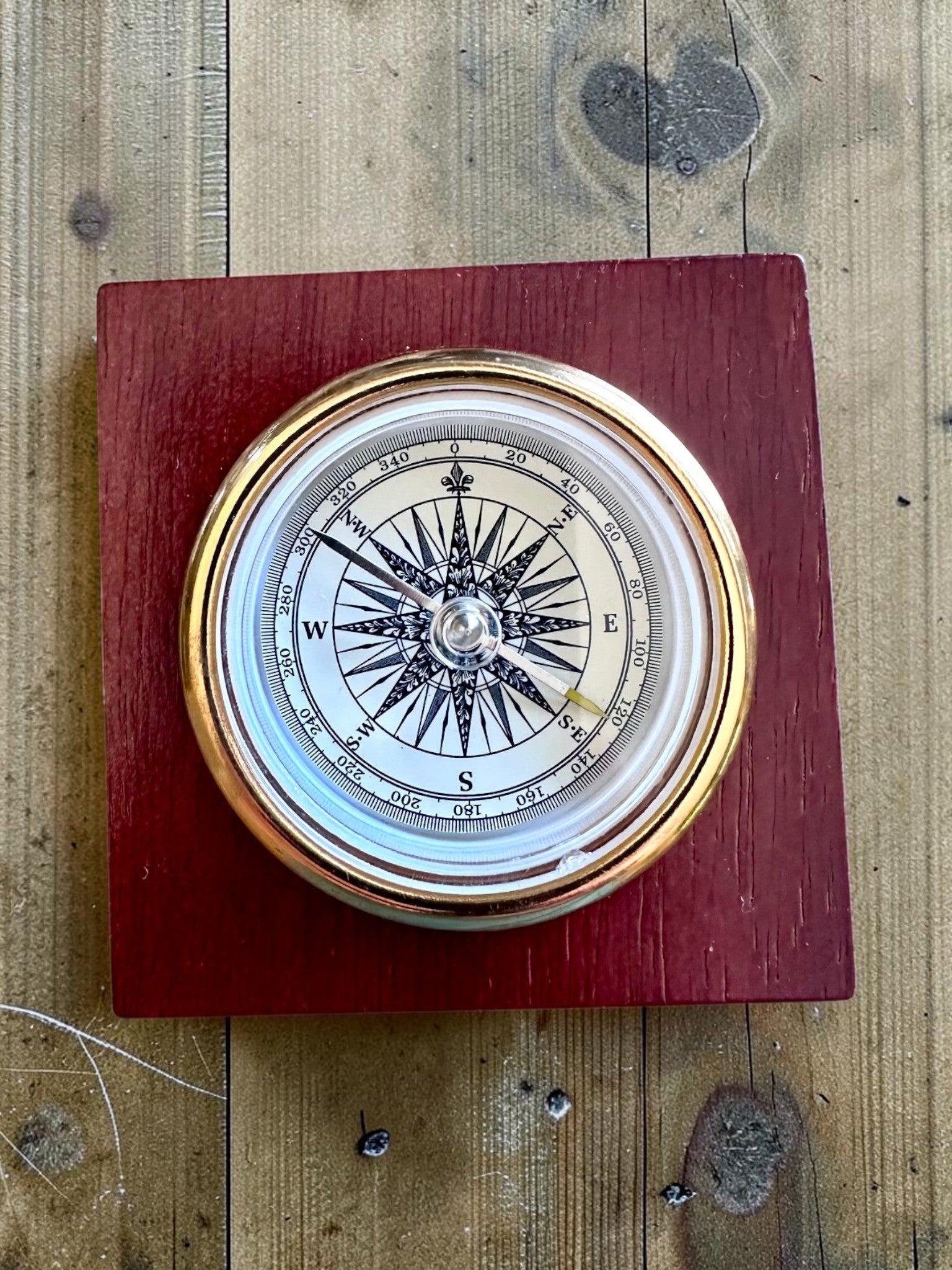Kompass "Navigator2" - Klassisk elegans i mässing och trä, personalisering med gravyr som present