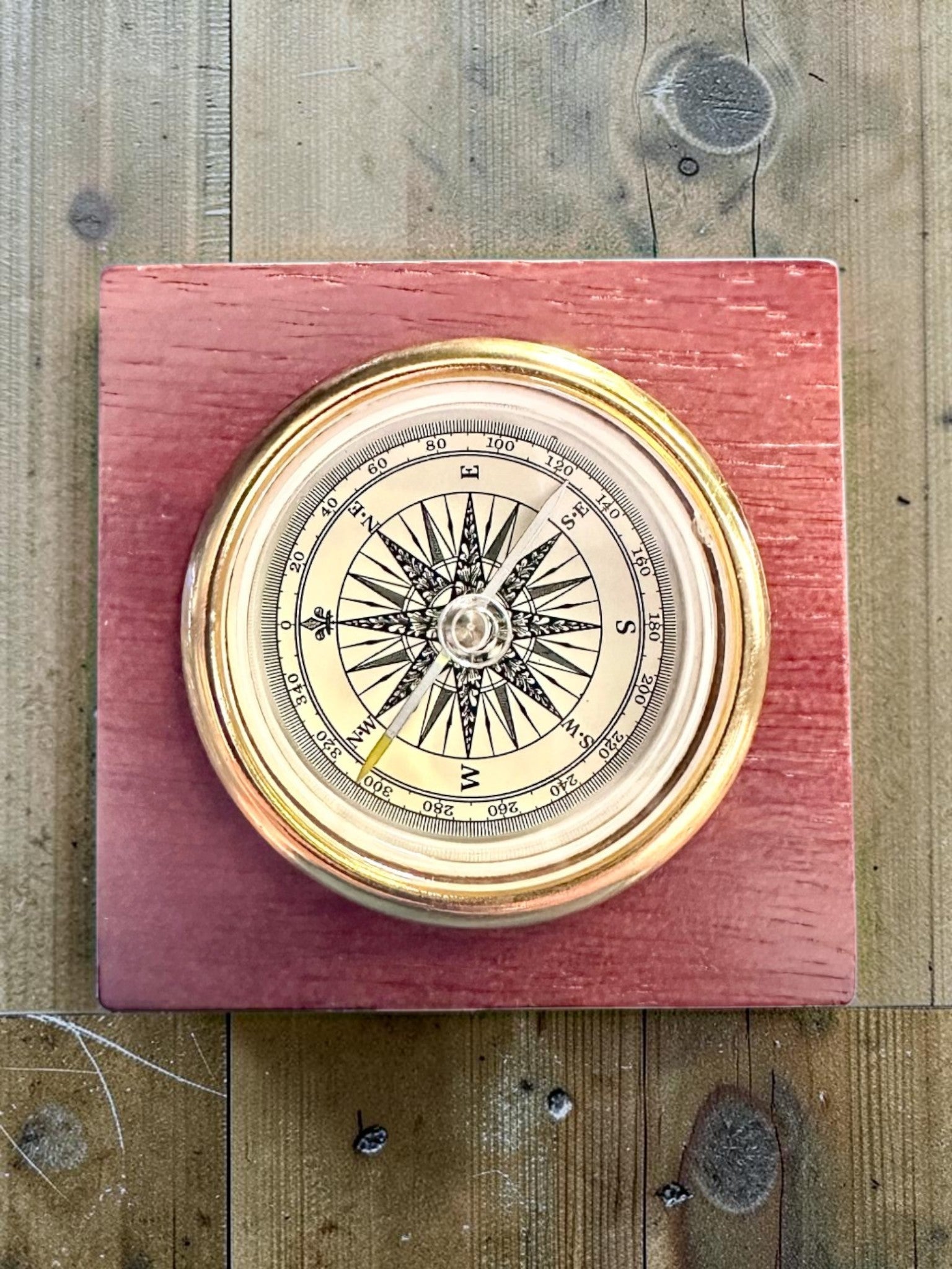 Kompass "Navigator2" - Klassisk elegans i mässing och trä, personalisering med gravyr som present